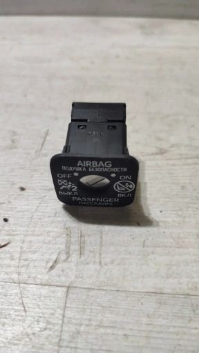 Toyota C-HR and 1.2 19r switch airbag airbags powietrznej