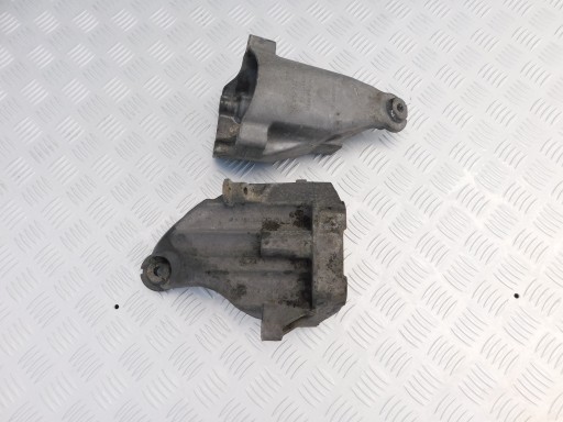 Mercedes Sprinter 906 2.2 CDI 651 holder lapy of the engine komplet 2 sztuki nice