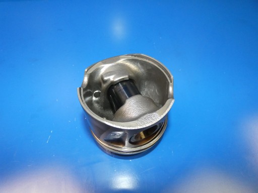 Mercedes CLS W218 W212 3.0 CDI piston