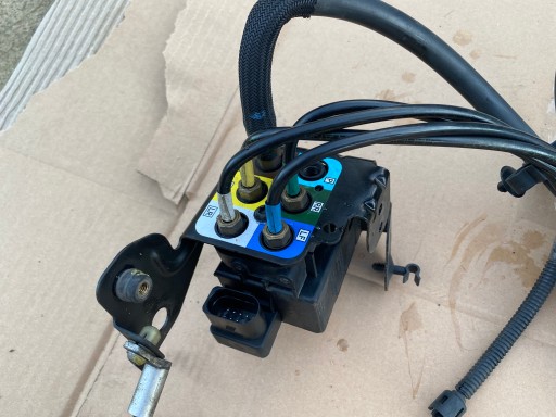 РОЗПОДІЛЬНИК ПІДВІСКИ КЛАПАН JEEP GRAND CHEROKEE WK2