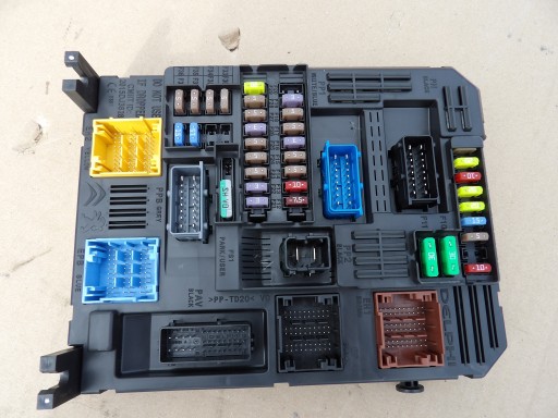 28719719 3522044444 - Модуль peugeot citroen bsi cem 9832880680-00