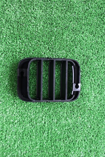 Lüftungsgitter der Kühlergrill SUZUKI JIMNY 98> 2017R IDEALNA 7211281A005PK Original