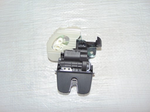 VW PASSAT B8 замок багажника задній 3g0827503c