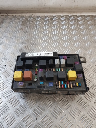Module fusibles 13250232 OPEL ASTRA H 1.3CDTI