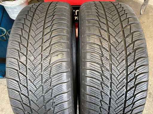 2 tyres winter 225/60R17 Bridgestone LM001 6mm