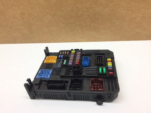 9832881080 - Запобіжники модуля citroen c4 iii 1.2 bsi