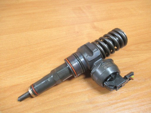 0414720213 - НАСОС-БРИЗГОВИКИ SEAT ALTEA LEON 1,9 TDI 038130073AQ