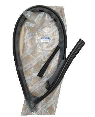 УПЛОТНЕНИЕ ПЕРЕДНЕЙ ПРАВОЙ ДВЕРИ FIAT STILO 46840618 OE