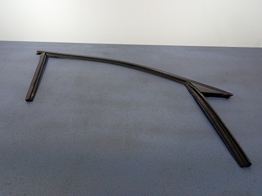 V90 S90 II накладка дверної рами передня права 31854175