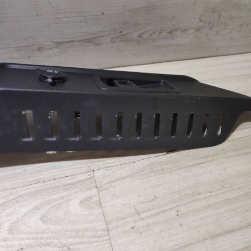 Support plaque rolety Porte coffre hayon Arrière Bouche buse Droit Jaguar F-Pace HK8331012AC