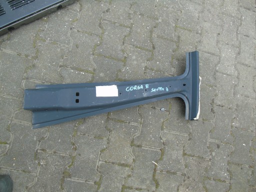 Opel Corsa E права стійка
