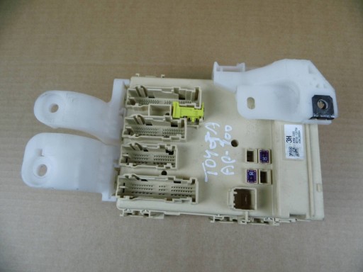 Toyota Auris II module computer control unit komfortu compartment of fuses