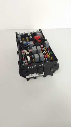 68264530AB - CHEROKEE КЛАСС 13- БЛОК ПРЕДОХРАНИТЕЛЕЙ TRAILHAWK