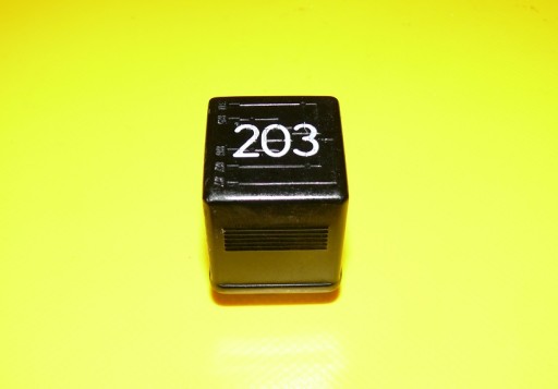 relay 203 AUDI A8 D2 94-98r. 8A0951253A