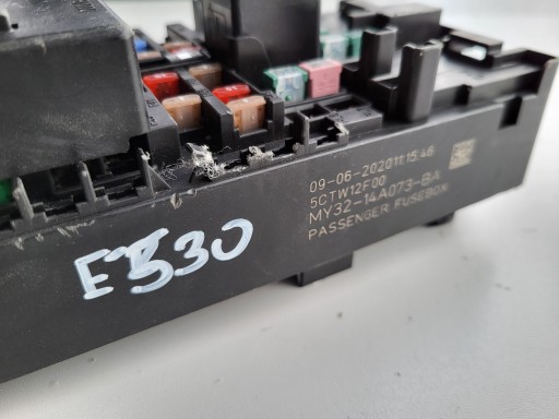 Блок запобіжників land rover jaguar my32-14a073-ba