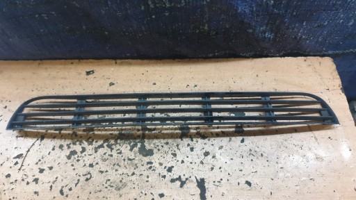 AUDICA115 - AUDI A8 D2 решітка радіатора передня решітка