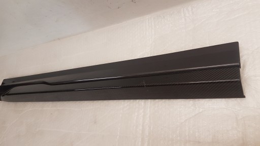Moulage Portière Gauche Avant MASERATI LEVANTE CARBON 670118931