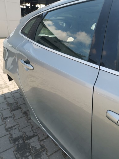 VOLVO V40 II 12-19 ajtó jobb hátsó far eleje ELECTRIC SILVER