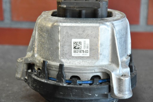 engine mount right bearing BMW 5 G60 G61 530e 22580km 8831878