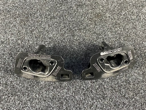 31663586 31663587 - VOLVO S60 III крепление омывателя правое левое