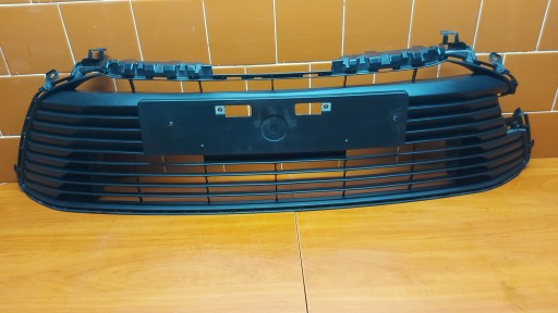grid of a bumper central front front TOYOTA COROLLA E21 sedan 19