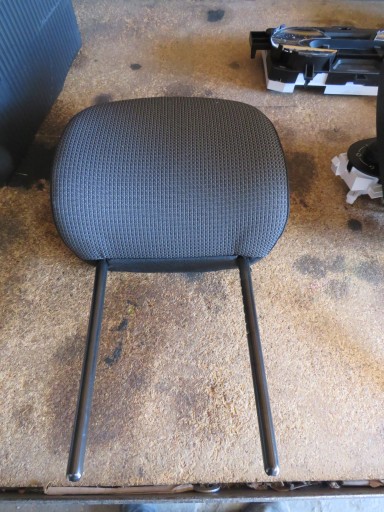 ПОДГОЛОВНИК ПЕРЕДНЕГО СИДЕНЬЯ RENAULT УДАРИЛ III 3