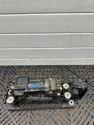 compressor; springing pneumatycznego of the rear BMW 7 F01 F02 F03 F04 6864215