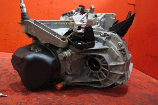 RENAULT CLIO 3 III LIFT 1.2 16V TCE D4F786 getriebe JH3342 5-KA