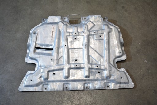 perfect condition cover cover metallic chassis of the engine MERCEDES W214 1