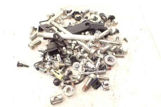 136588-1111 - Honda Super Cub 125 винты с разборкой