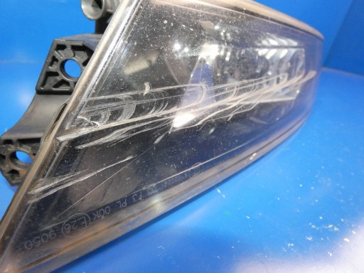 SKODA SUPERB III 3V Licht Nebelscheinwerfer Nebelscheinwerfer rechts vorne RYSY