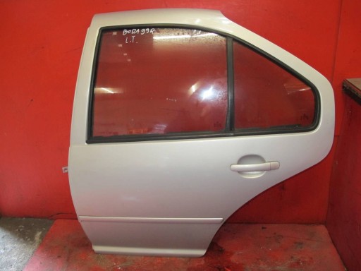 VOLKSWAGEN VW BORA SEDAN ajtó bal far hátsó SREBRNE LB7Z