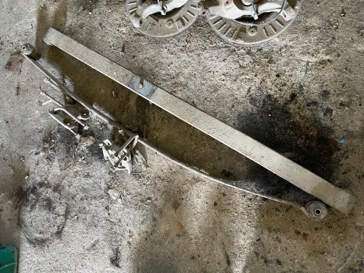 CADDY 2K0 4MOTION ПРУЖИНА