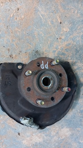 Правий передній поворотний кулак volvo s40 1.9dci 1997р