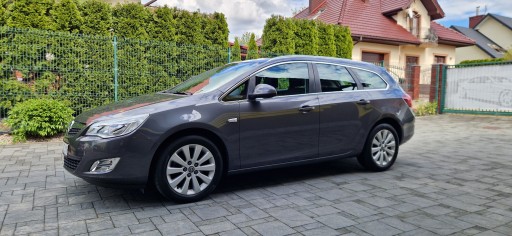 Opel Astra J Sports Tourer 1.7 CDTI ECOTEC 110KM 2011