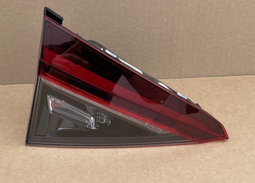 Лампа skoda superb iii sedan 3v5945307f левая оригинальная как новая