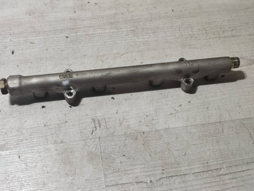 Volkswagen Touran III 20r 5TA injection ramp
