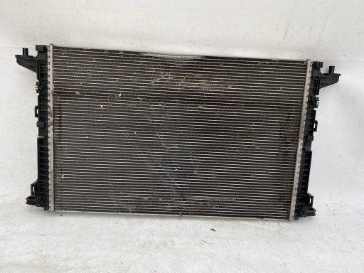 AUDI A4 A5 8W hladnjak vode 8W0121251AK
