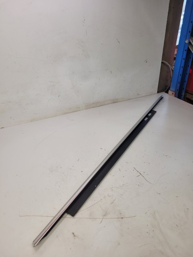 Хромированная накладка двери правая задняя AUDI A8 D4 4H4853764B