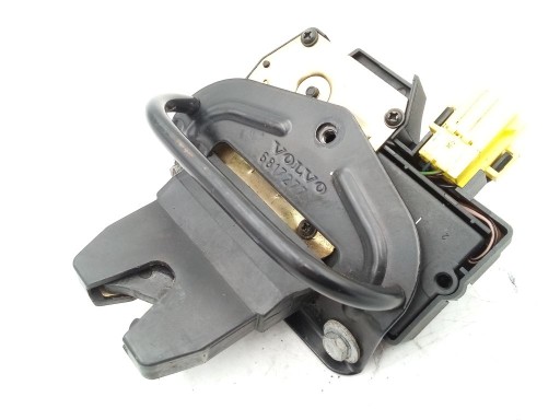 Volvo C70 and lock of the rear bonnet 8611158