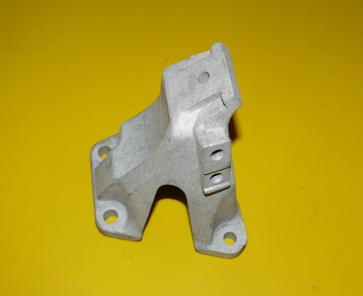 bracket holder engine mount right AUDI A6 C6 3.0 TDI 220KM BMK 04-08r.
