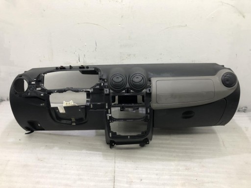 DACIA SANDERO И 8200738433