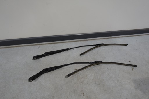 8U1955407, 8U1955408 - AUDI Q3 важелі склоочисника в зборі