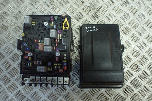 68312090AD 68467639AA - Блок предохранителей RAM V 2019-