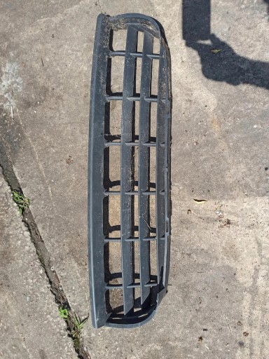 VW CRAFTER Grille Moyen Pare choc 2E0807835A