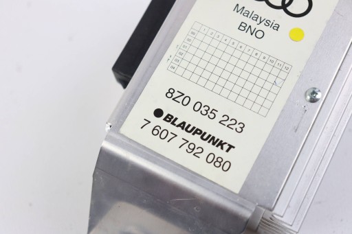 AUDI A2 amplifier ANTENY RADIA AUDIO 8Z0035223 EUROPA