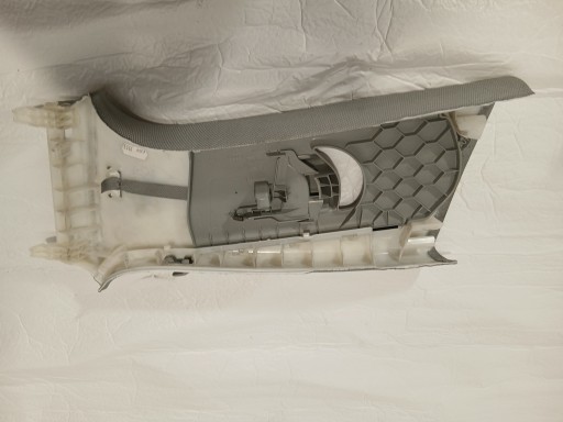 AUDI A4 B9 LIFT SEDAN kryt SLUPKA boční pravé 8W0867244E