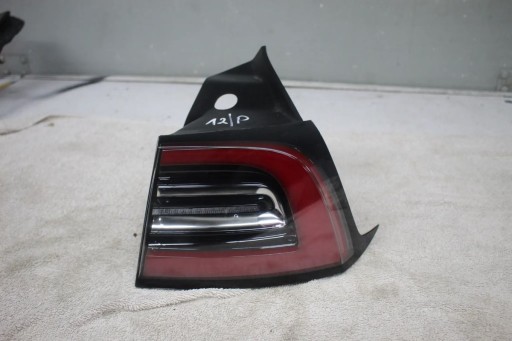 UWN0B - Модель задньої лампи Tesla 3 III Y 1077398 1077400