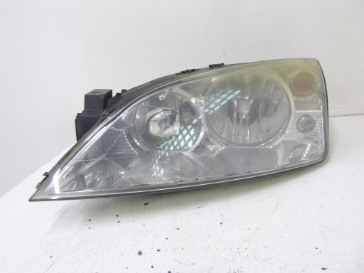 light front Ford Mondeo III 2001r.