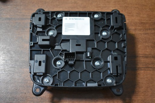 IDEALNY PANEL TOUCHPAD MERCEDES W167 1